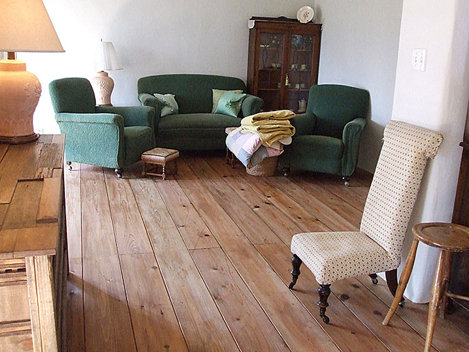 杉超幅広フローリング　アンティーク加工施工例