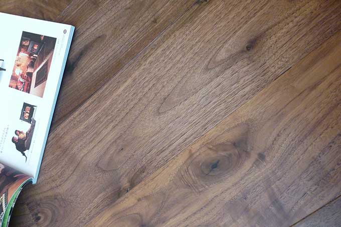 ダーク系フローリング