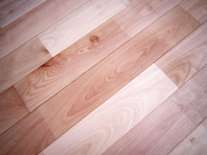 淡いピンク色が美しいサクラ無垢フローリング（グリーンウッド）