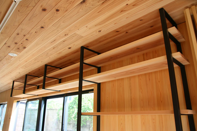 アイアン材と杉板