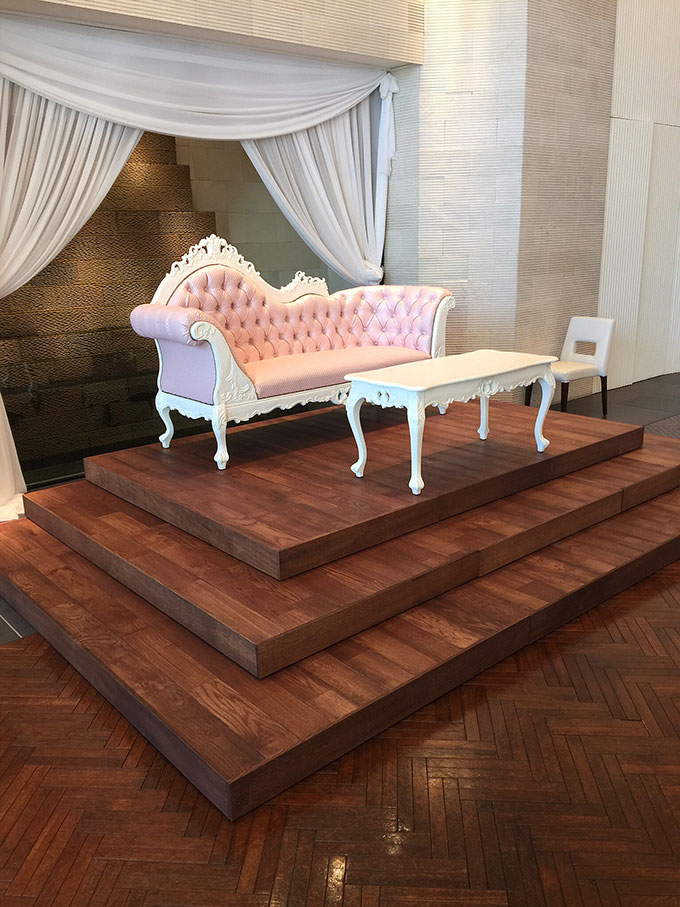 楢材でつくったひな段