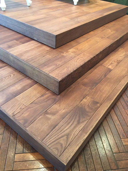 ウェディング会場のひな壇